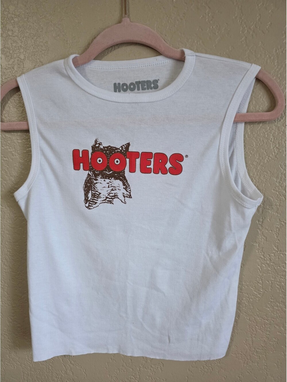 Hooters White Sleeveless Graphic Tank Top Size M